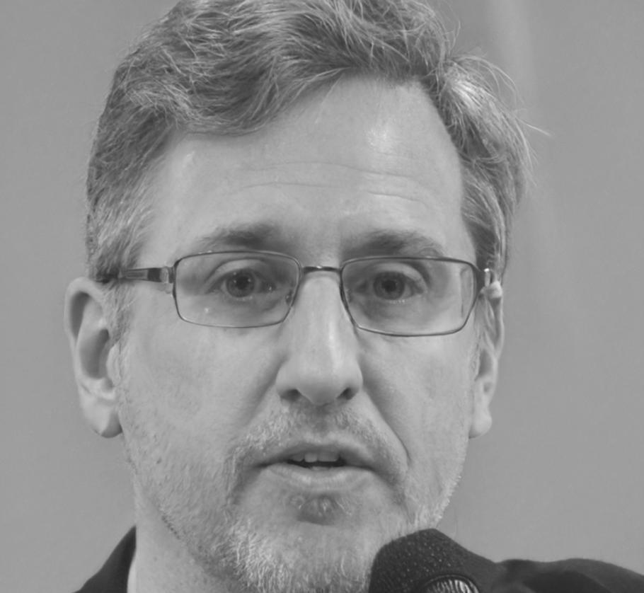 Retrato del instructor Sebastián Morales
